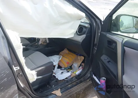 2015 Toyota Rav4 Le z USA, uszkodzony, nr VIN JTMBFREV2FJ047632